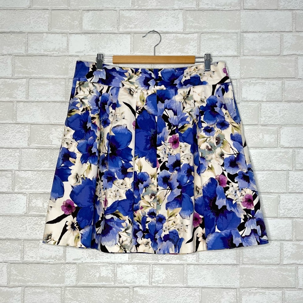 💙 White House Black Market 💙 skirt blue floral size 12